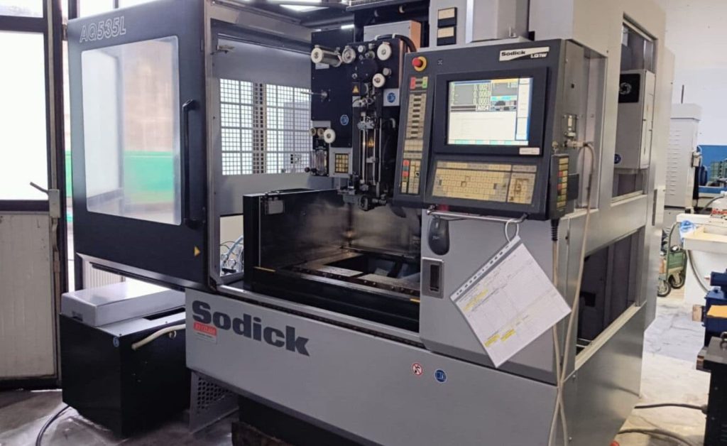 Elettroerosione a filo Sodick AQ535L Usata