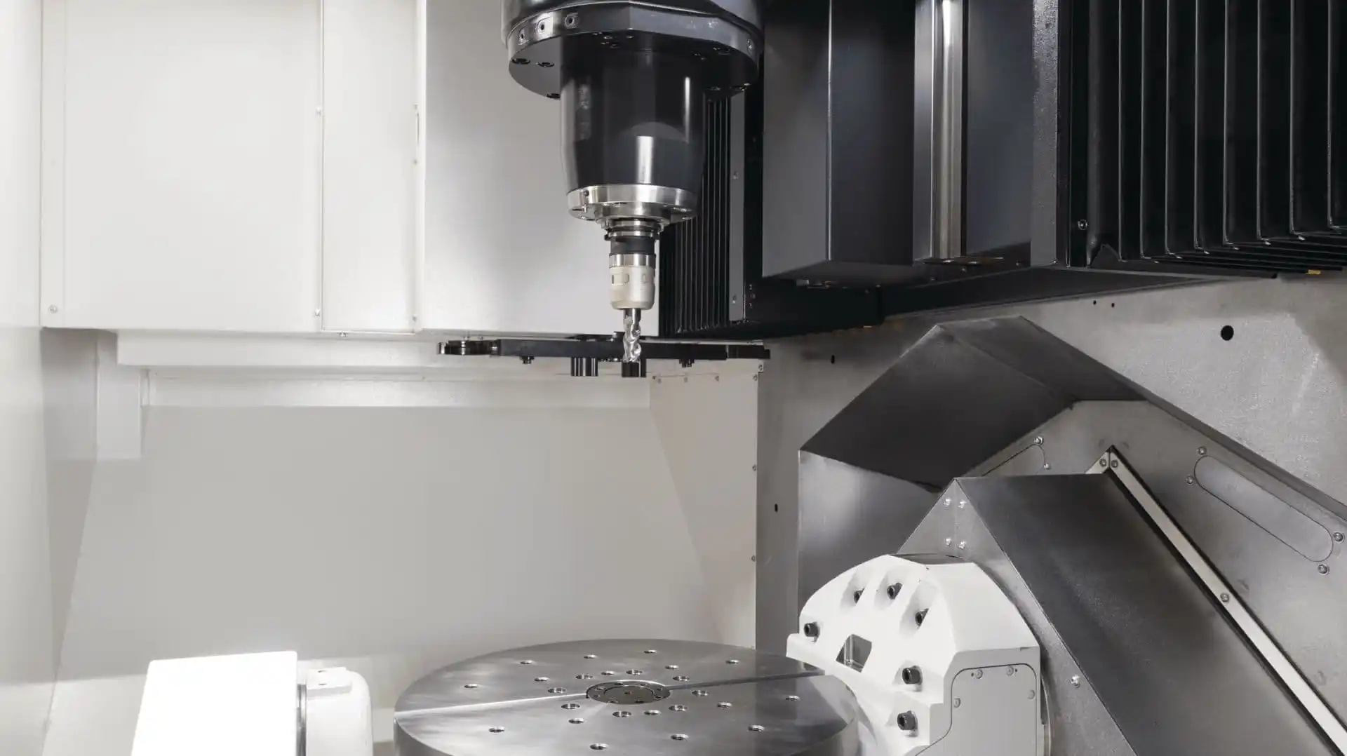 centro di lavoro 5 assi