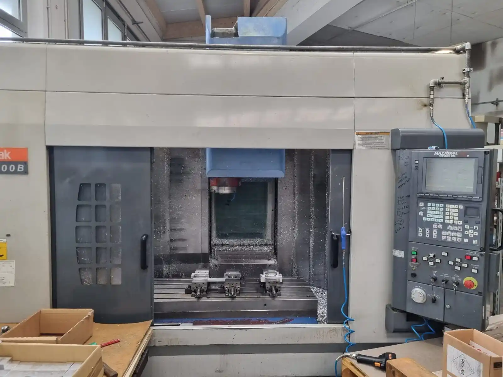 Mazak VTC 200B vista frontale2_2_11zon_2_11zon